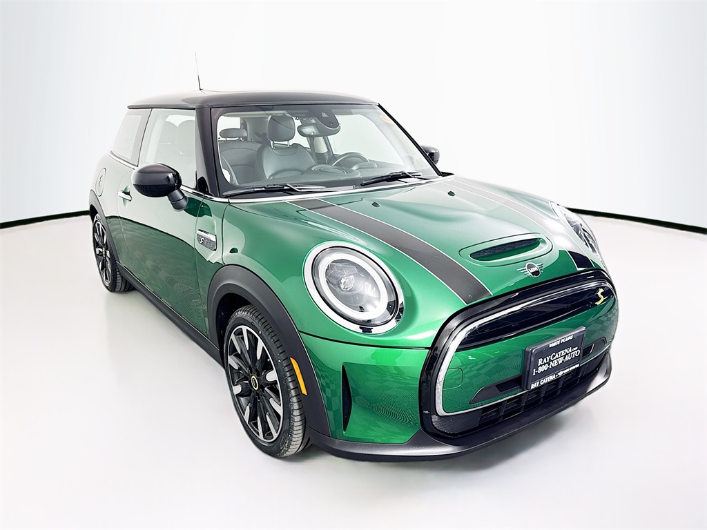 2024 MINI Hardtop 2 Door SE's photo