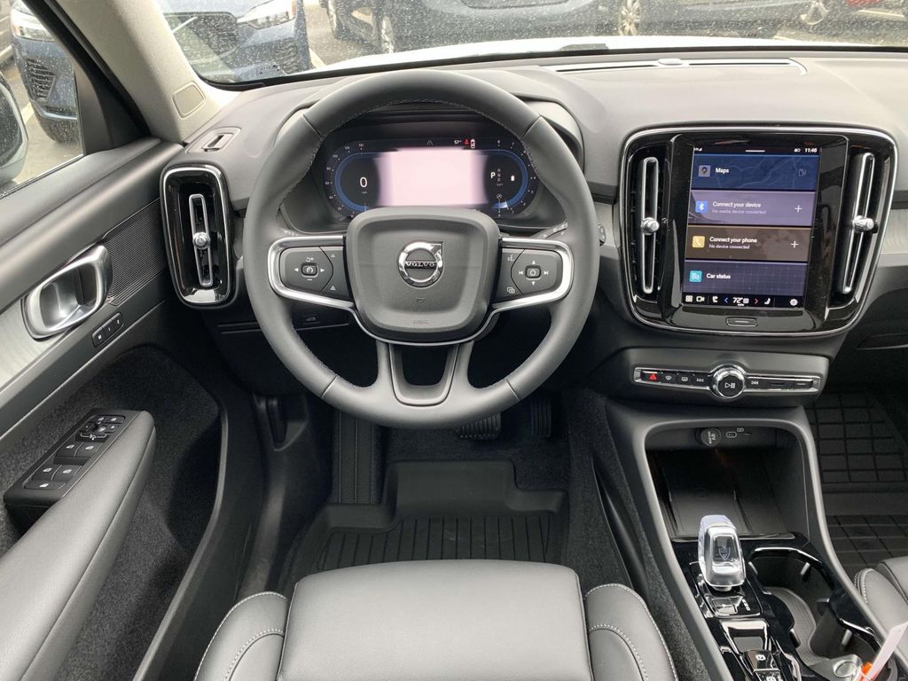 2025 Volvo XC40 AWD Plus photo 3