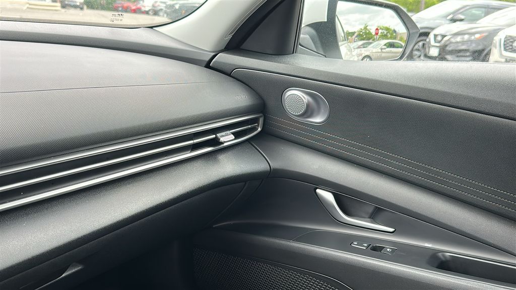 2023 Hyundai Elantra SEL photo 19