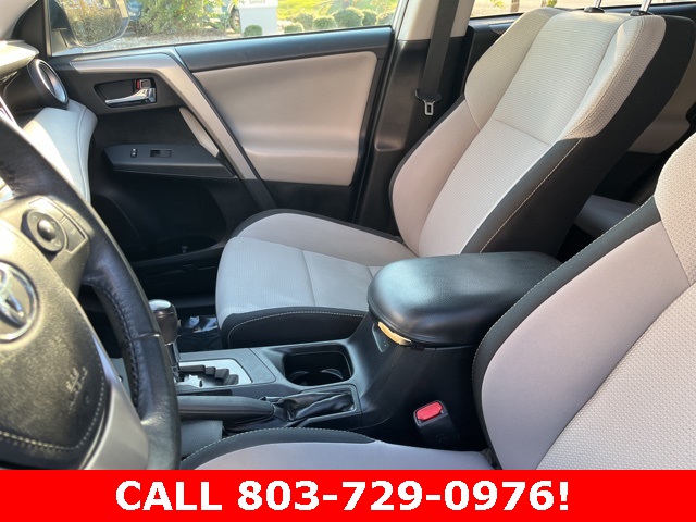 2016 Toyota RAV4 XLE photo 9