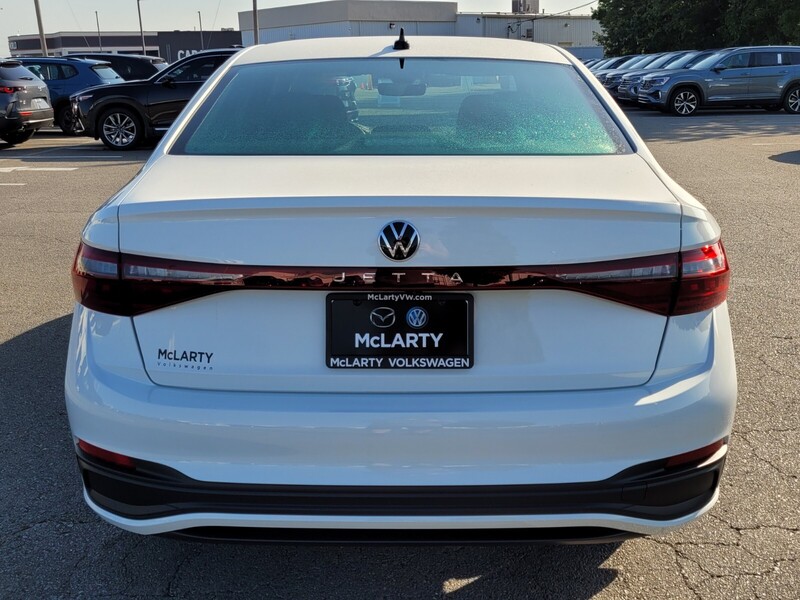 2025 Volkswagen Jetta Sport photo 7