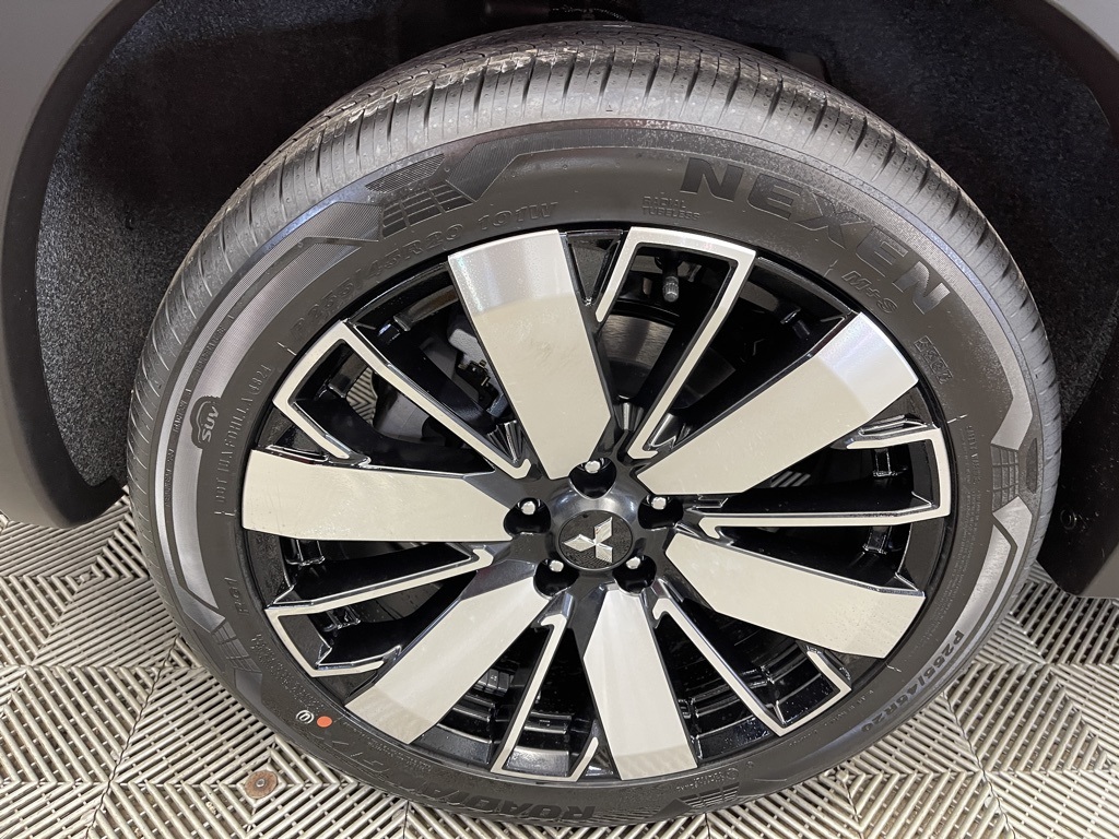 2025 Mitsubishi Outlander SE photo 32