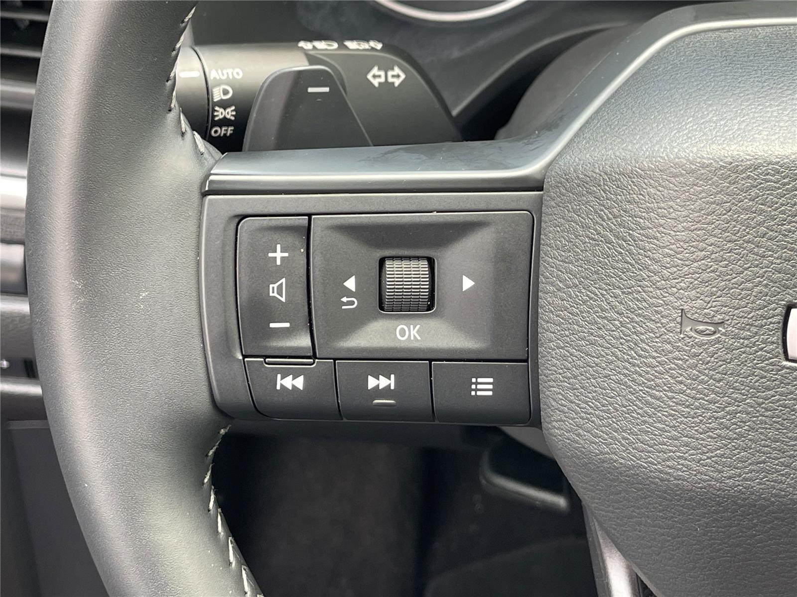 2025 Nissan Rogue SV photo 16