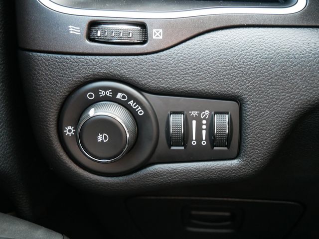 2019 Jeep Cherokee Trailhawk photo 19