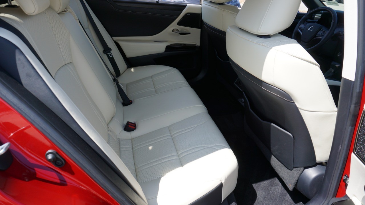 2022 Lexus ES 350 Ultra Luxury photo 30