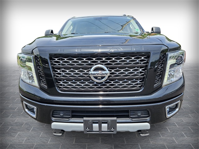2017 Nissan Titan PRO-4X photo 2