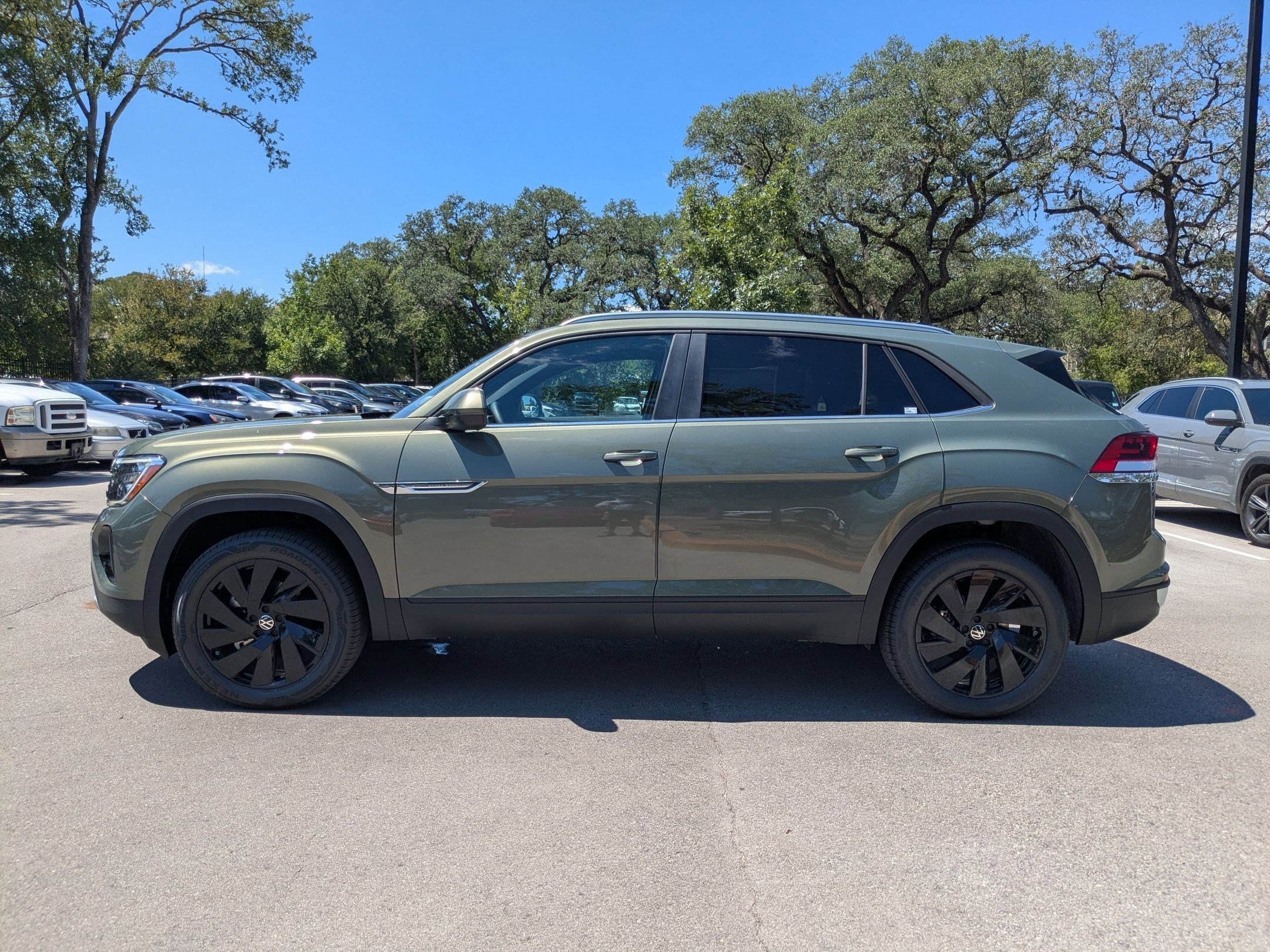 2026 Volkswagen Atlas Cross Sport SE Technology photo 3