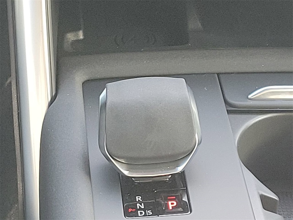 2025 Land Rover Discovery S photo 18
