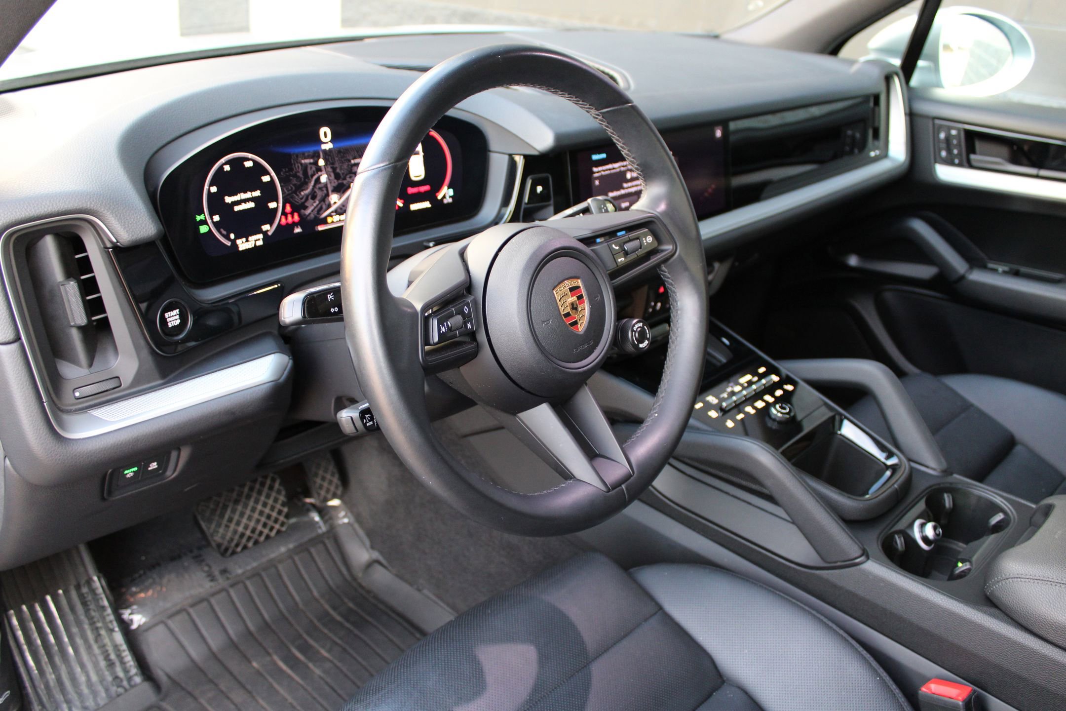 2024 Porsche Cayenne Base photo 4