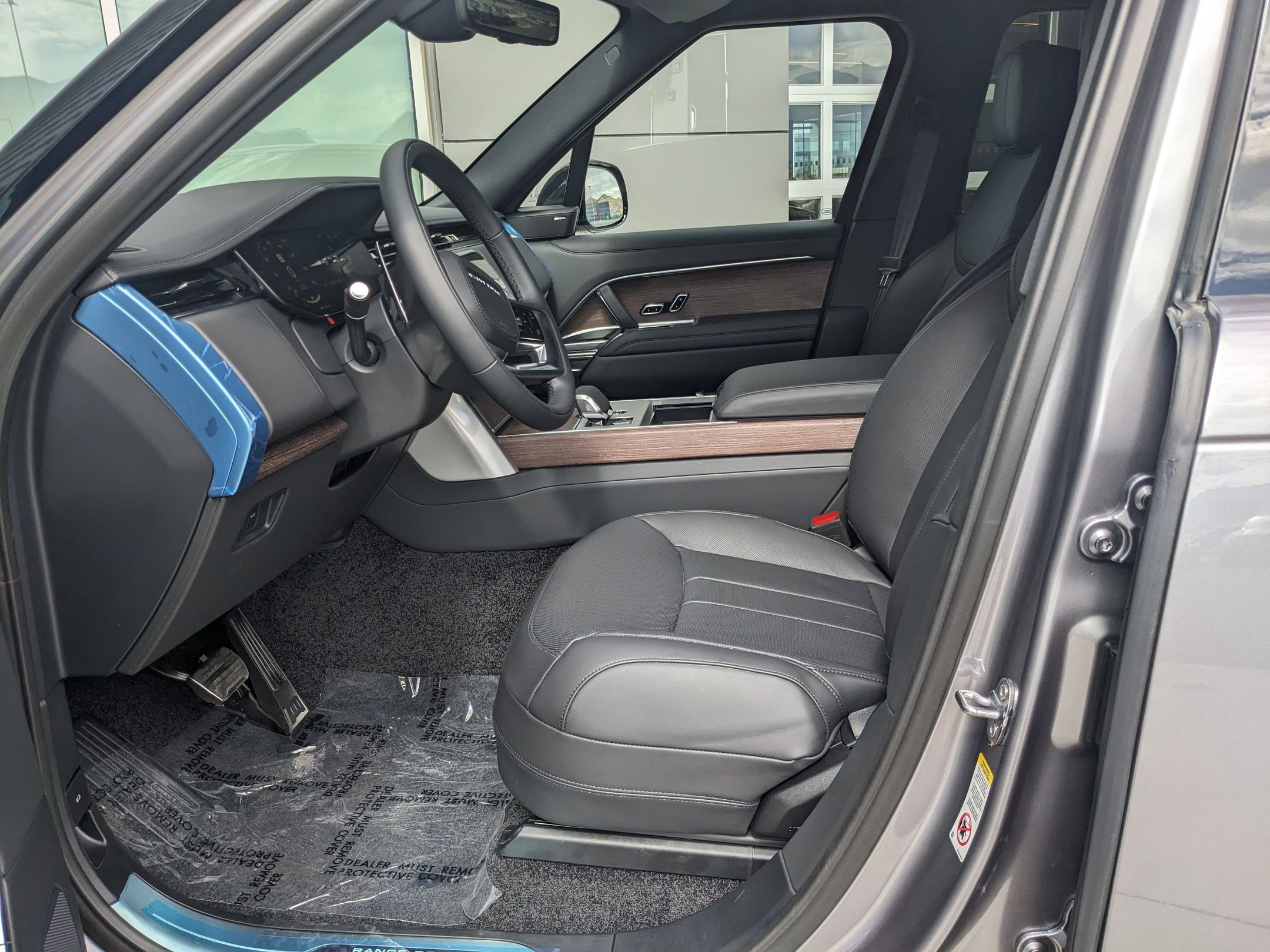 2025 Land Rover Range Rover SE photo 15