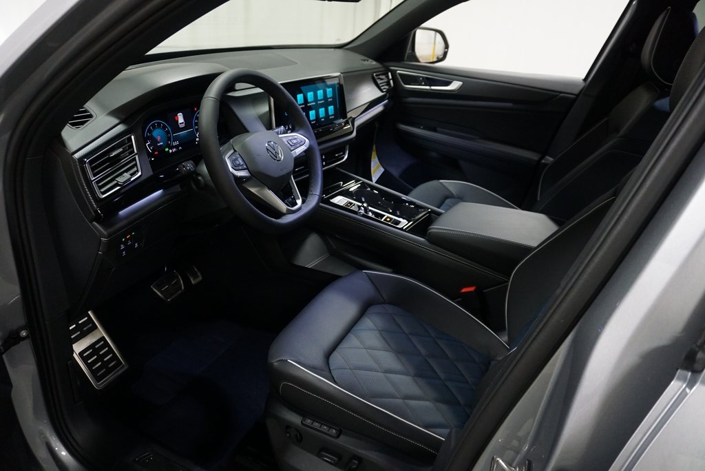 2025 Volkswagen Atlas Cross Sport SEL Premium R-Line photo 12