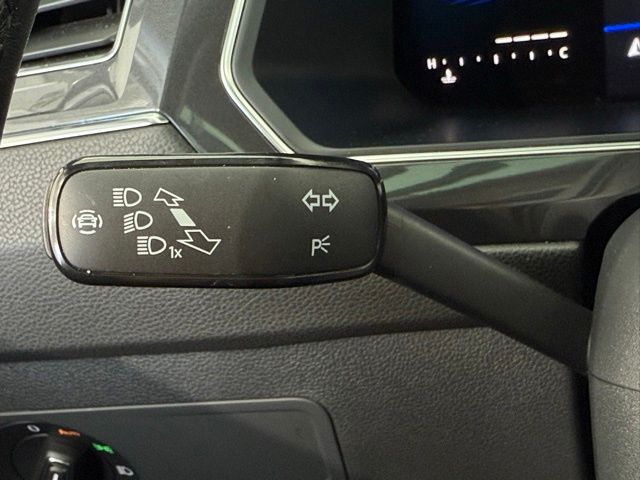 2023 Volkswagen Tiguan SE R-Line Black photo 49