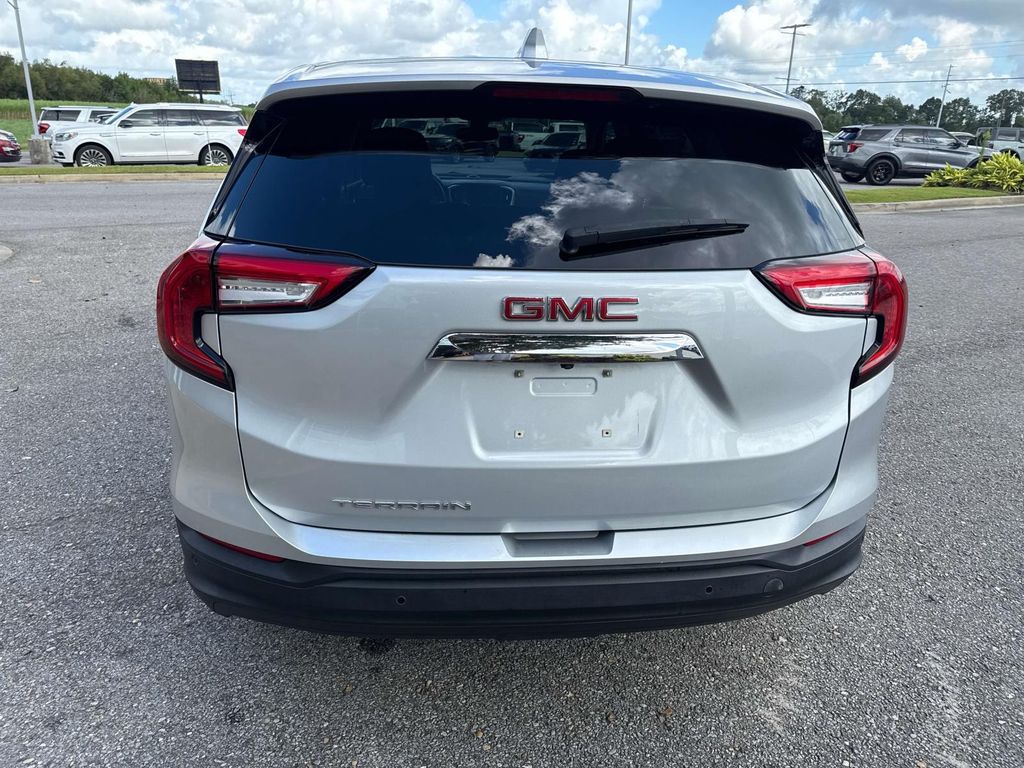 2022 Gmc Terrain SLE photo 3