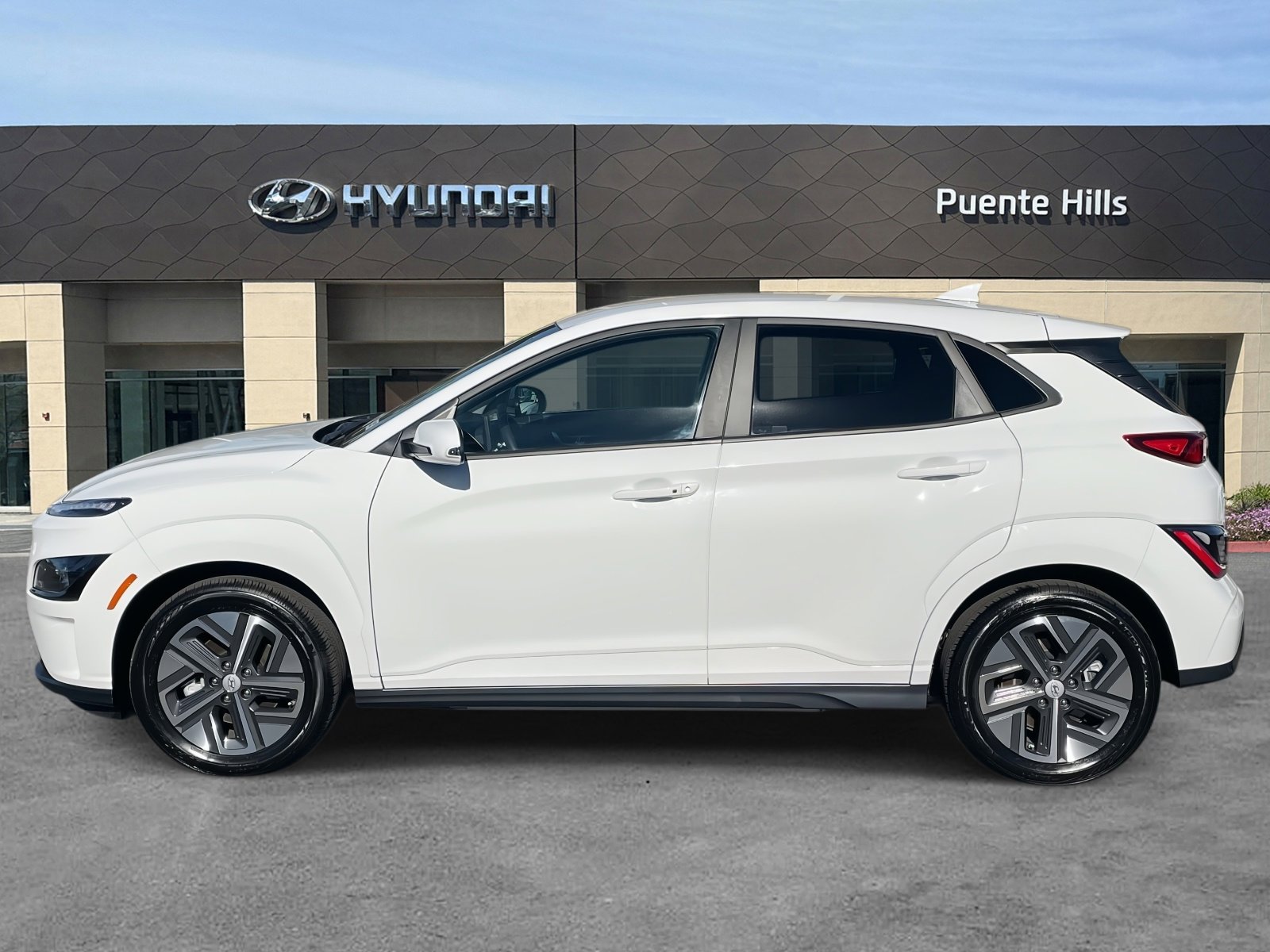 2023 Hyundai Kona Electric SE photo 3