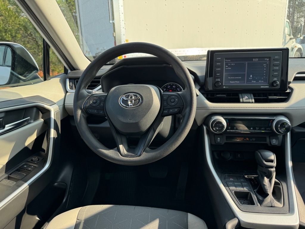 2022 Toyota RAV4 XLE photo 10