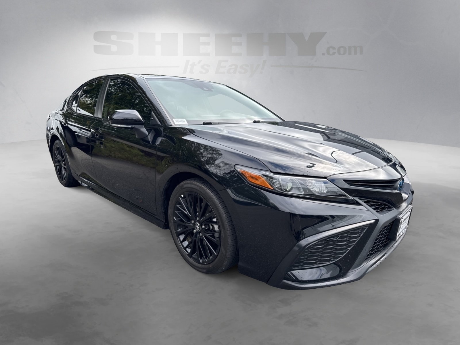 2022 Toyota Camry Hybrid photo 2
