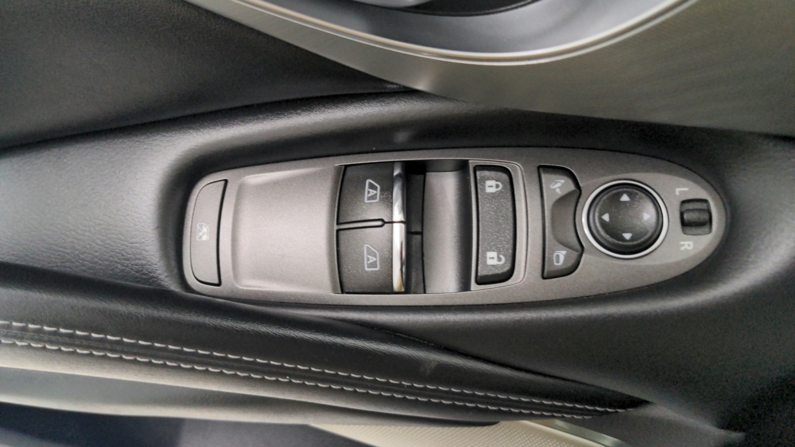 Used 2022 Graphite Shadow INFINITI LUXE image 23