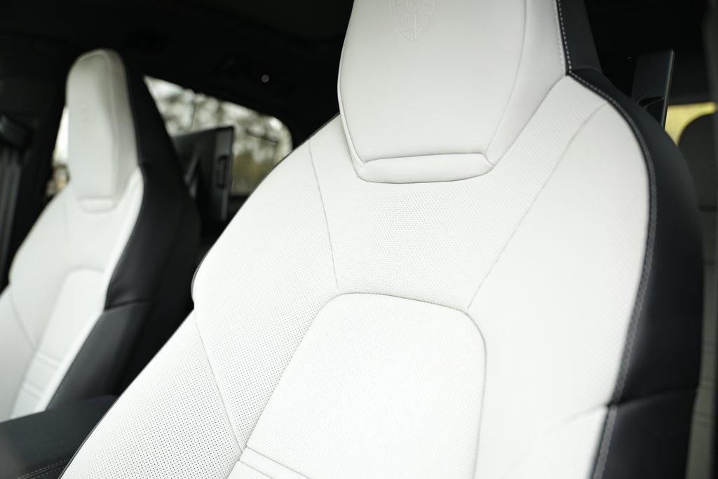 2025 Porsche Cayenne photo 23
