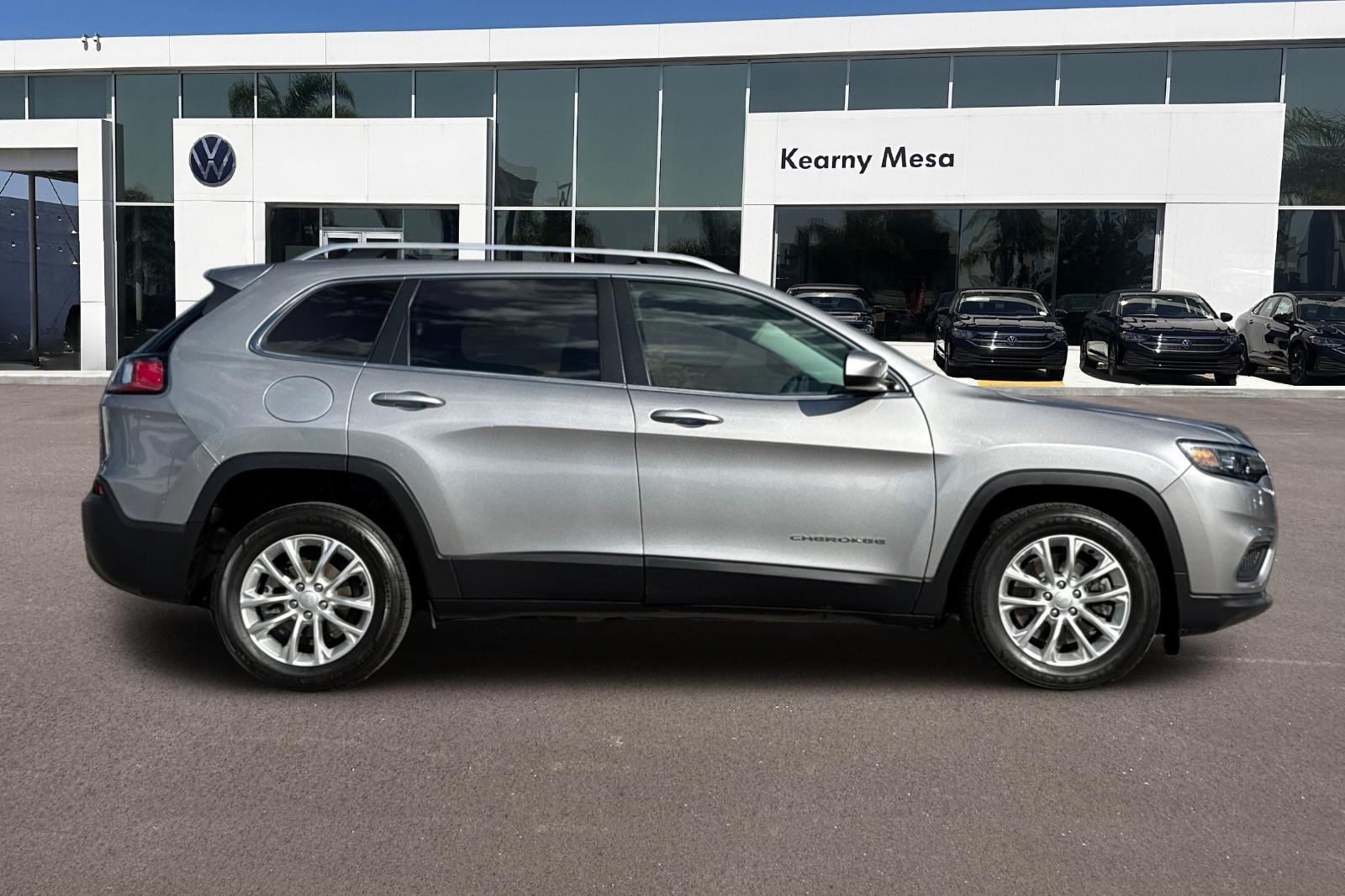 2019 Jeep Cherokee Latitude photo 3