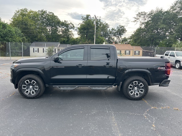 2023 Chevrolet Colorado Z71 photo 2