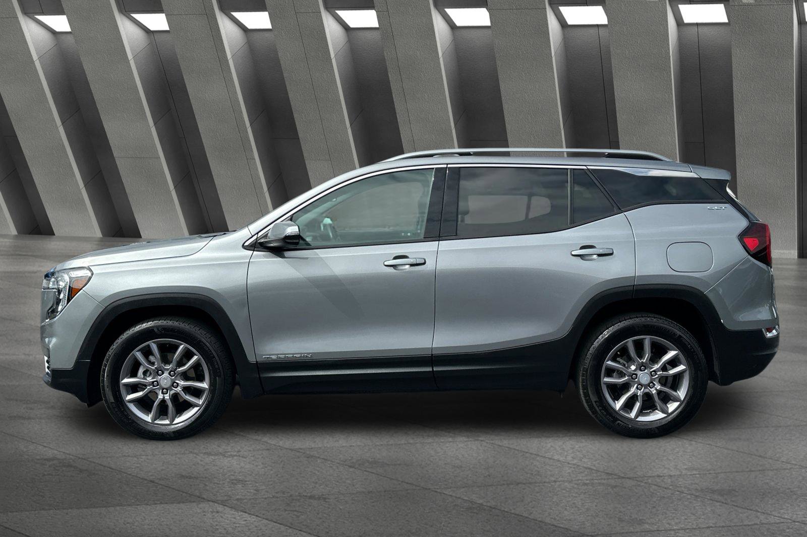 2024 Gmc Terrain SLT photo 5