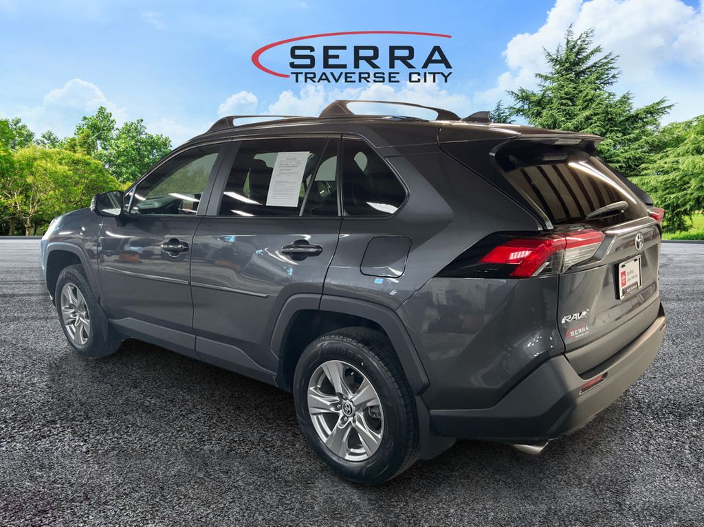 2023 Toyota RAV4 XLE photo 4