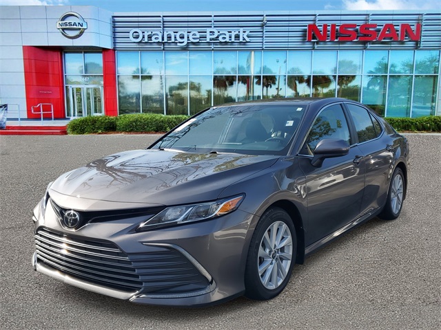 2022 Toyota Camry LE photo 4