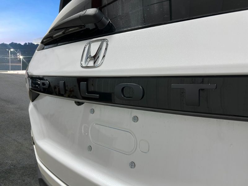 2025 Honda Pilot TrailSport photo 4