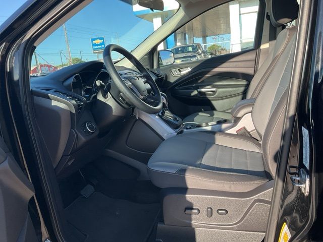 Used 2016 Ford Escape SE with VIN 1FMCU0GXXGUB12548 for sale in Hutchinson, KS