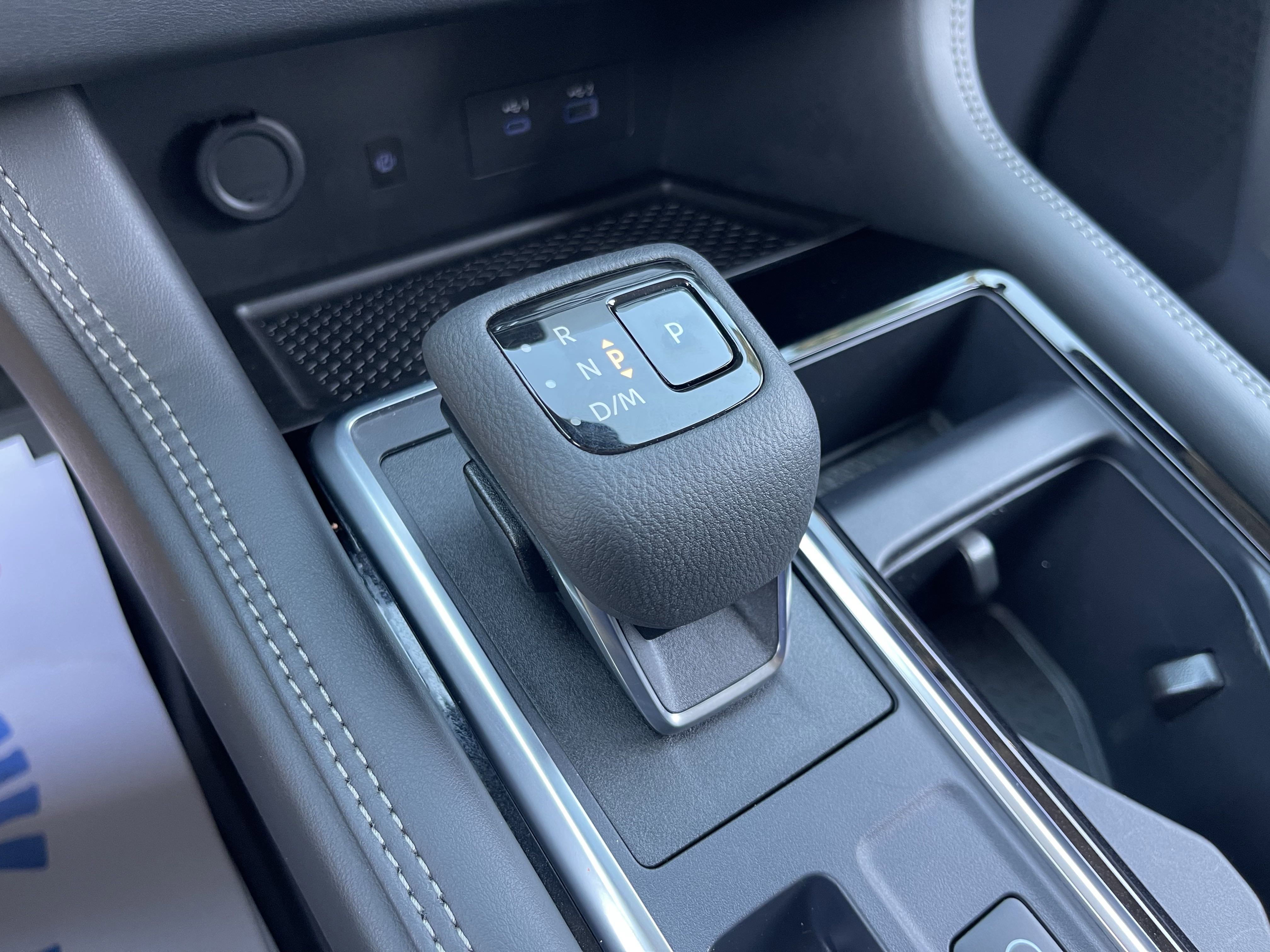 2024 Nissan Pathfinder Platinum photo 11