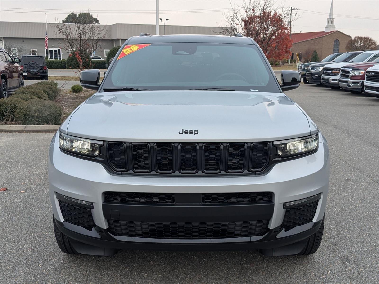 2025 Jeep Grand Cherokee Limited photo 2