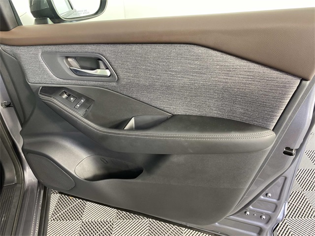 2022 Nissan Rogue SV photo 22