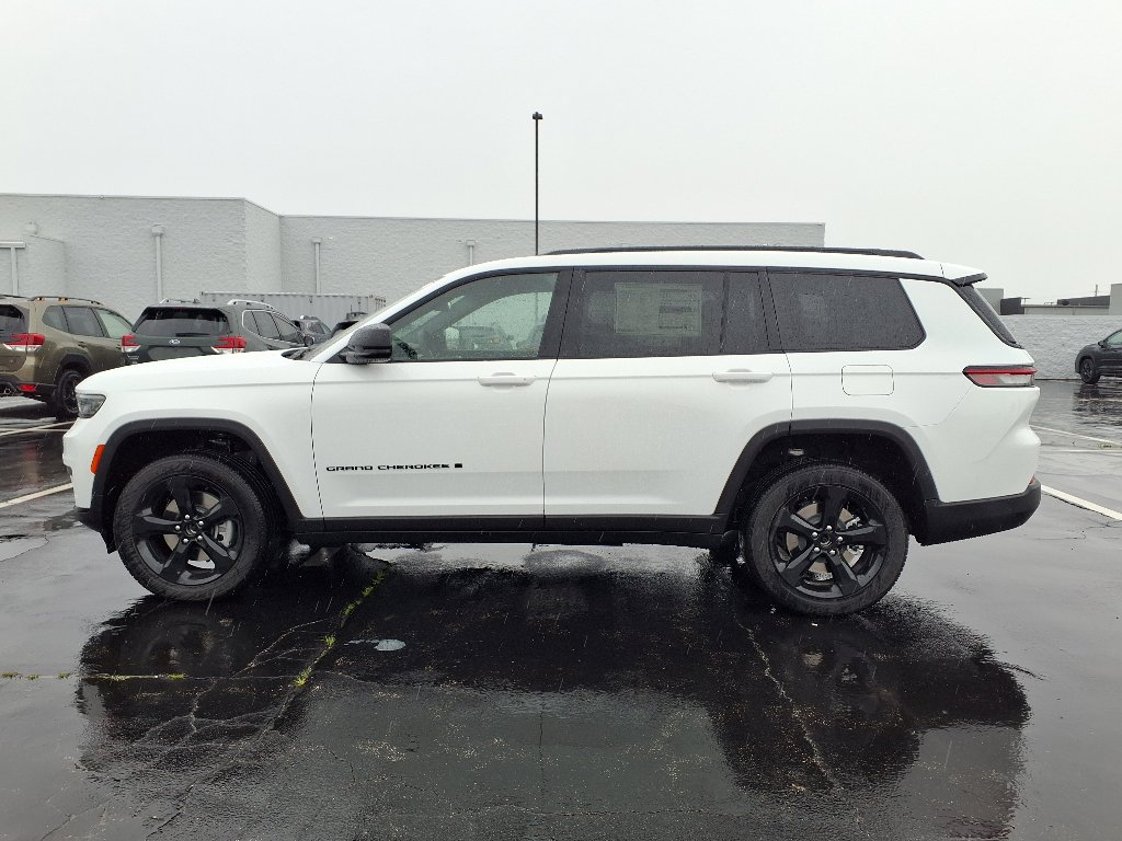 2025 Jeep Grand Cherokee Altitude X photo 3