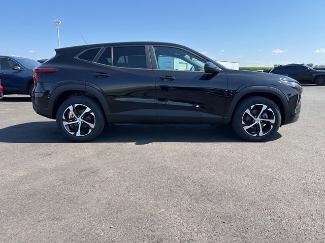 2025 Chevrolet Trax photo 2