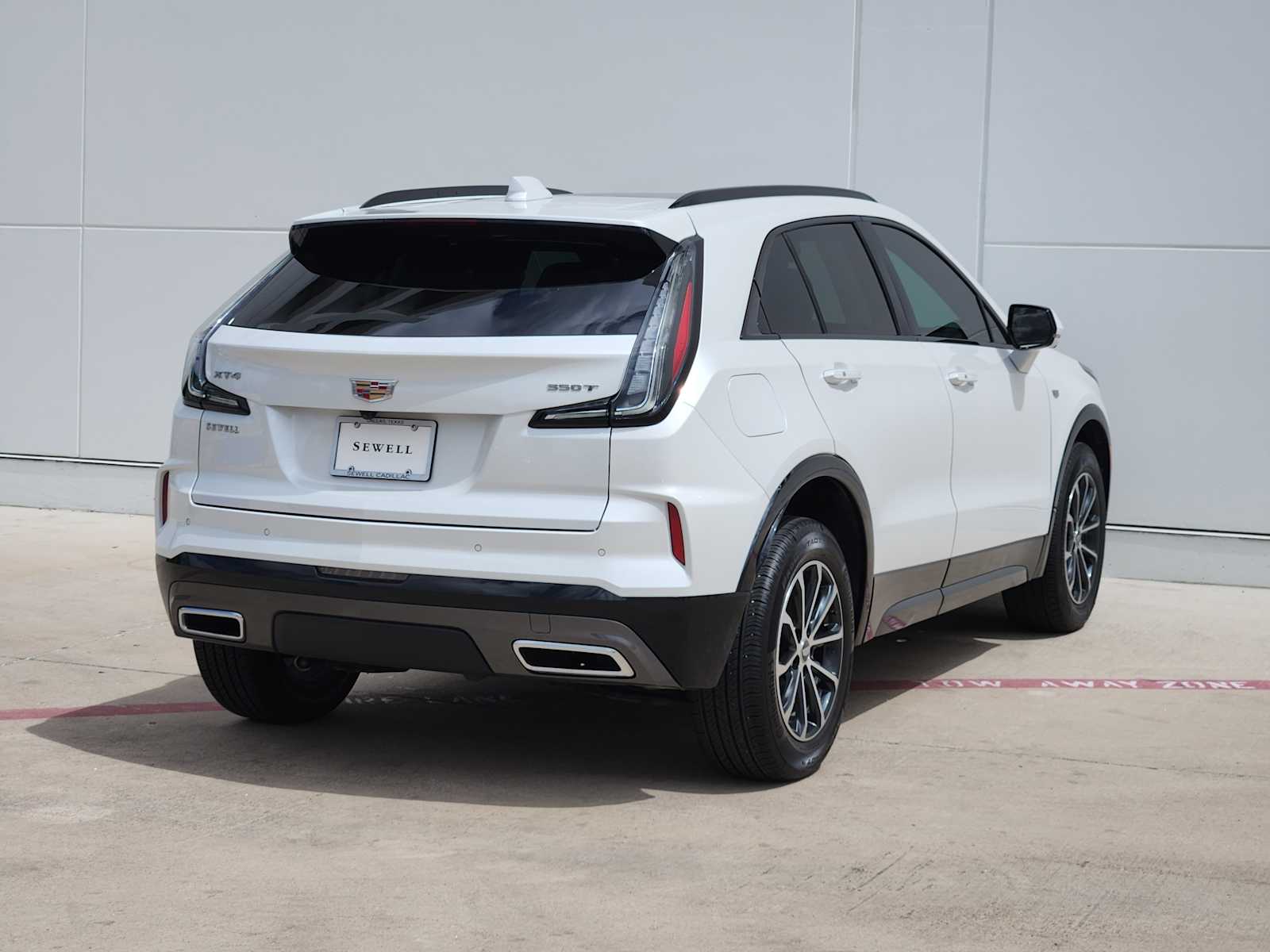 2025 Cadillac XT4 Sport photo 3