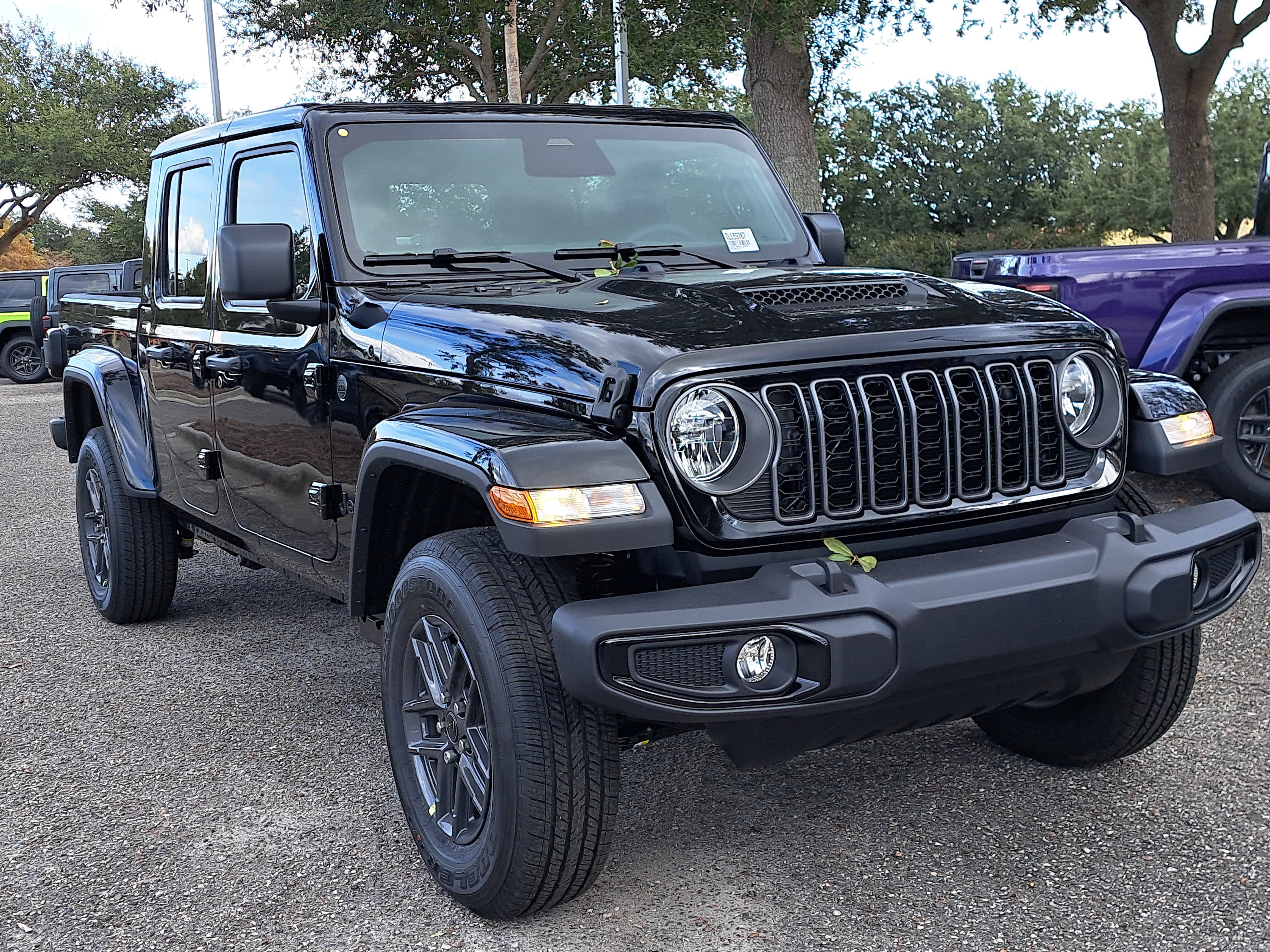 2026 Jeep Gladiator Sport S's photo