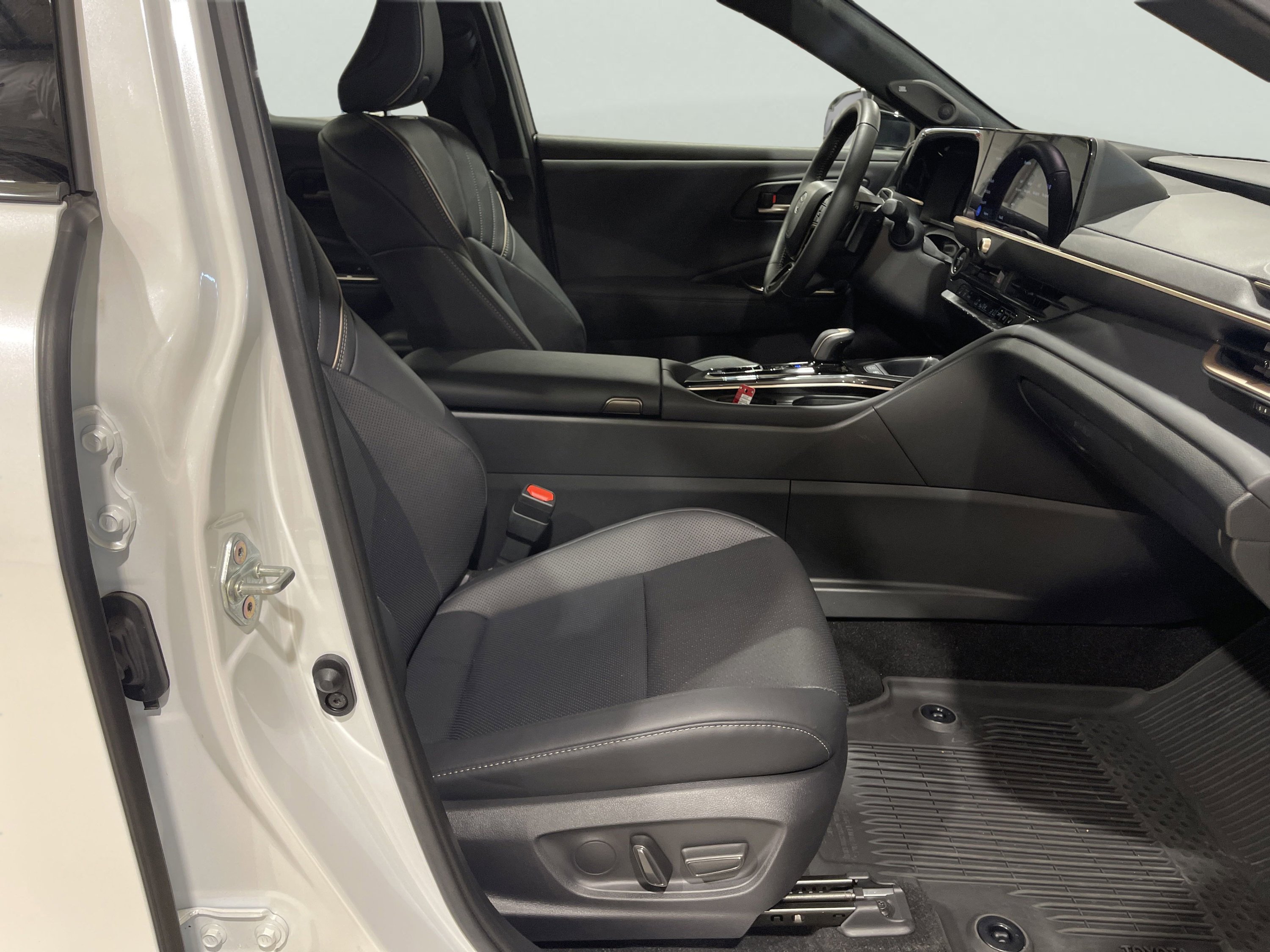 2025 Toyota Crown Platinum photo 11