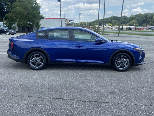 2025 Kia K4 GT-Line photo 2