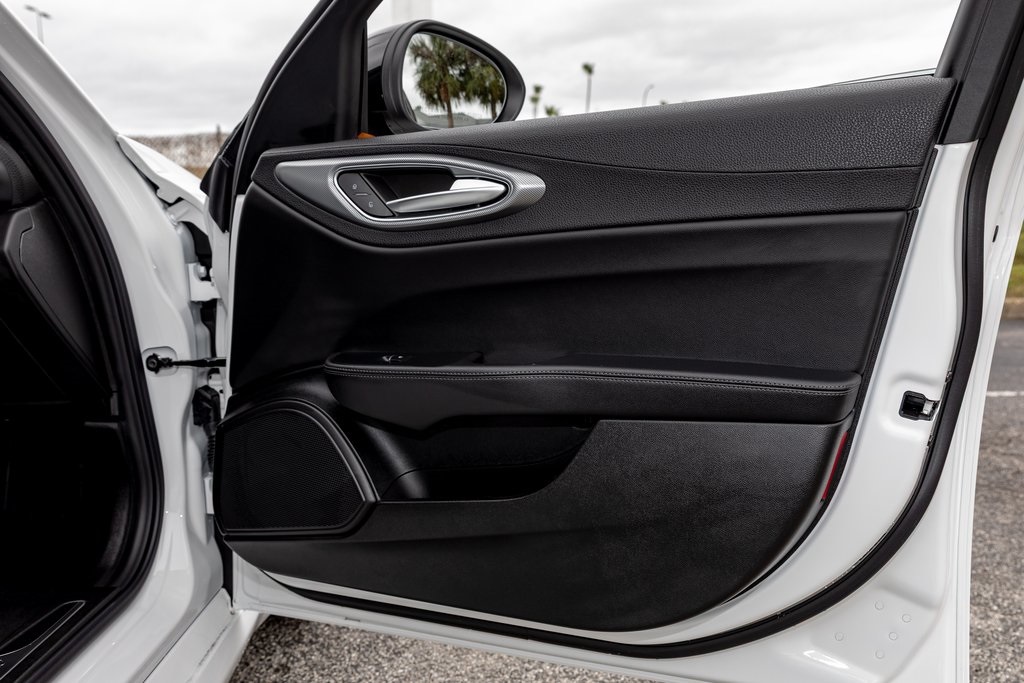 2025 Alfa Romeo Giulia Base photo 26