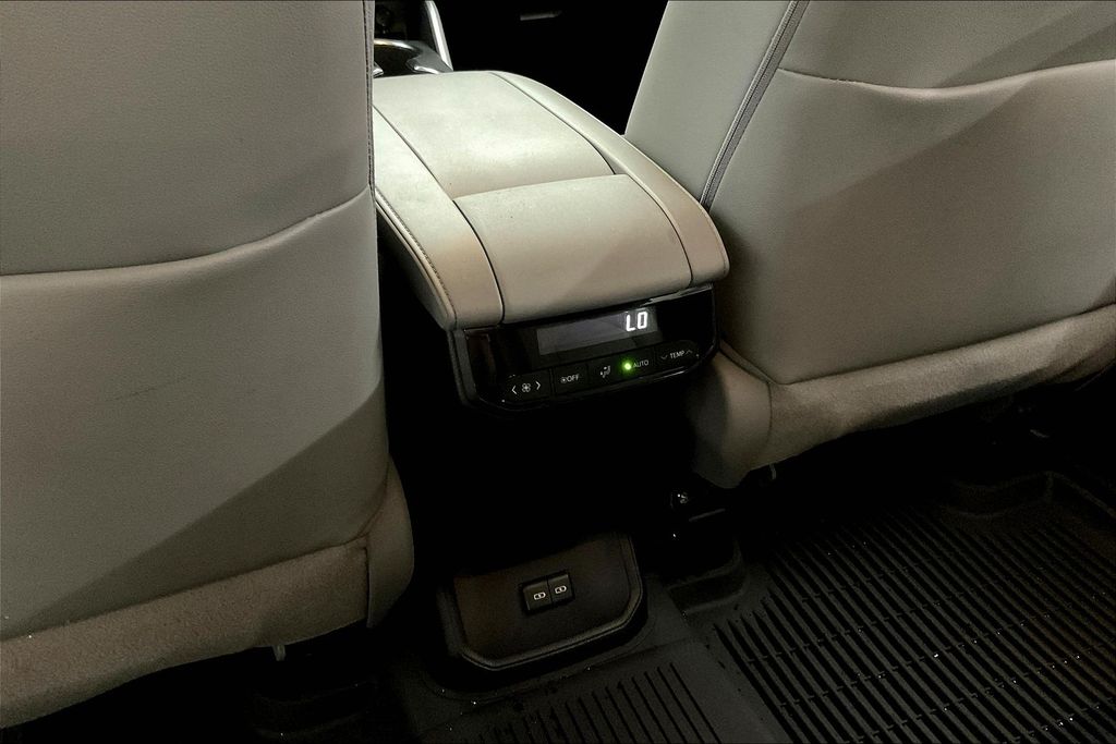 2022 Toyota Highlander Hybrid XLE photo 32