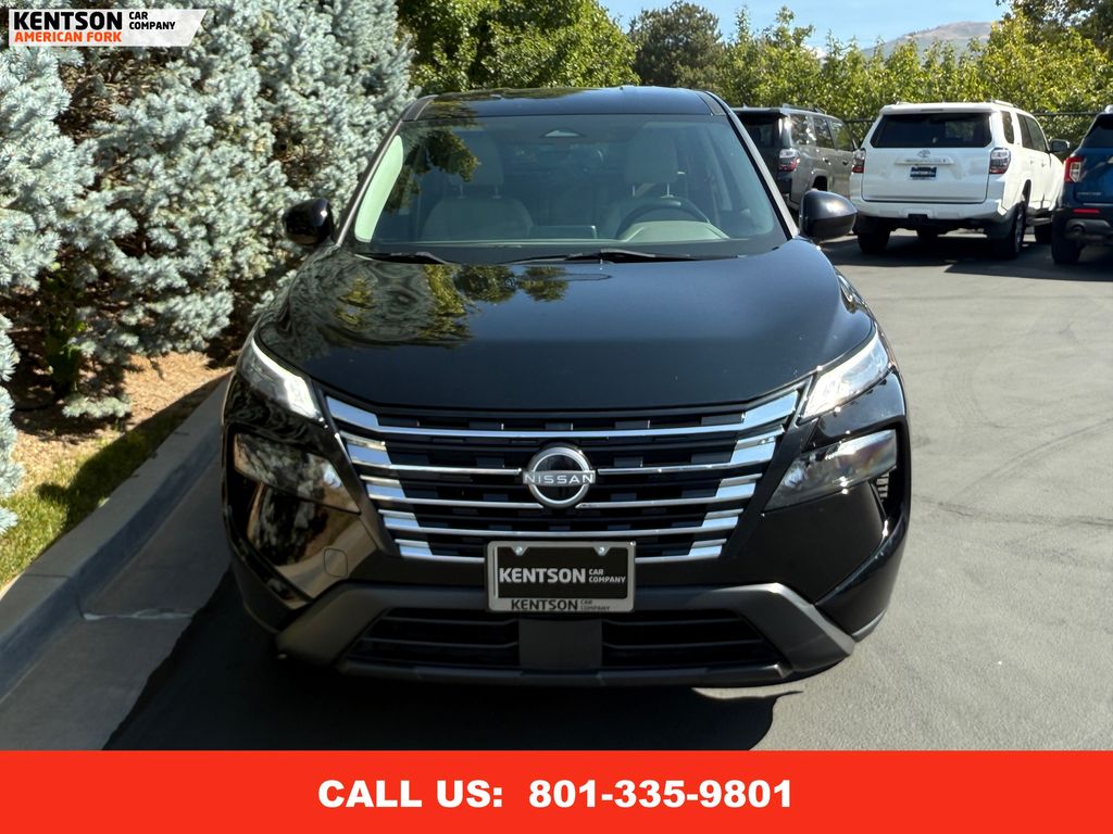 2024 Nissan Rogue SV photo 2
