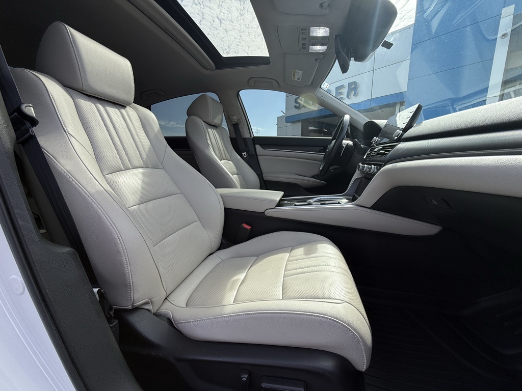 2021 Honda Accord Touring 2.0T photo 7