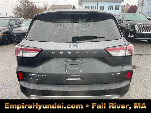 2022 Ford Escape Titanium photo 4