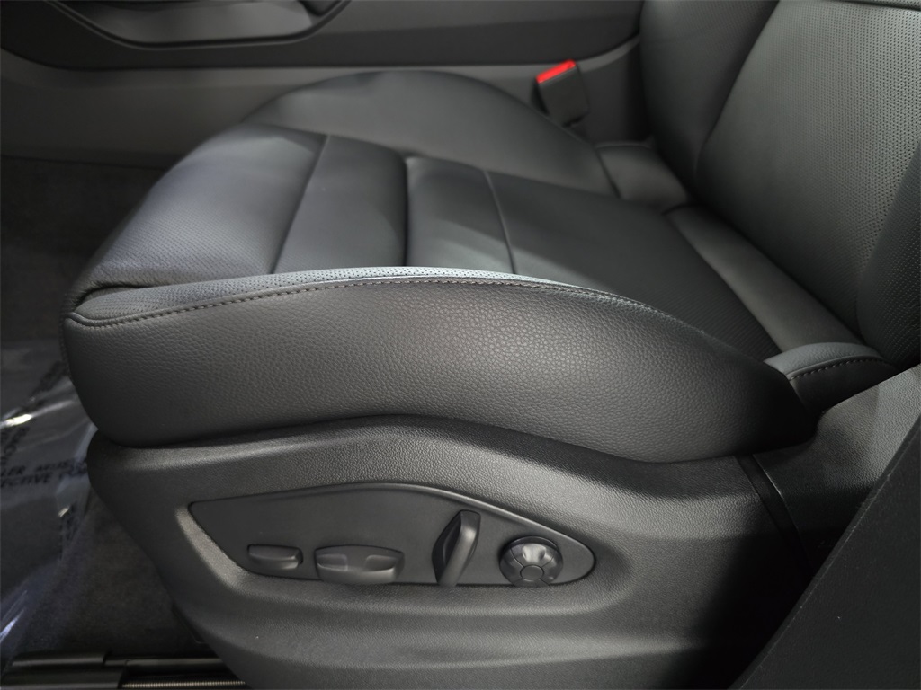 2025 Porsche Cayenne photo 20