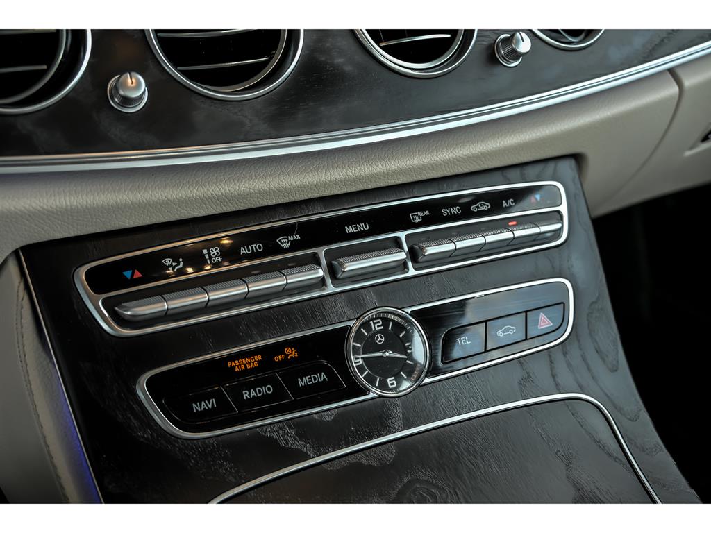 2018 Mercedes Benz E 300 4MATIC photo 19