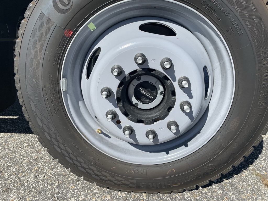 2025 Ford F-550 photo 4