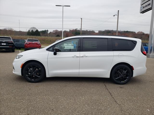 2026 Chrysler Pacifica Limited photo 4