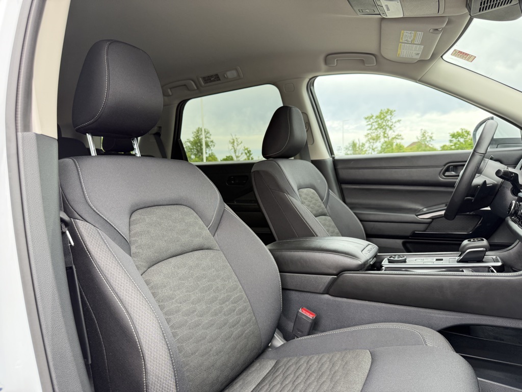 2025 Nissan Pathfinder SV photo 25