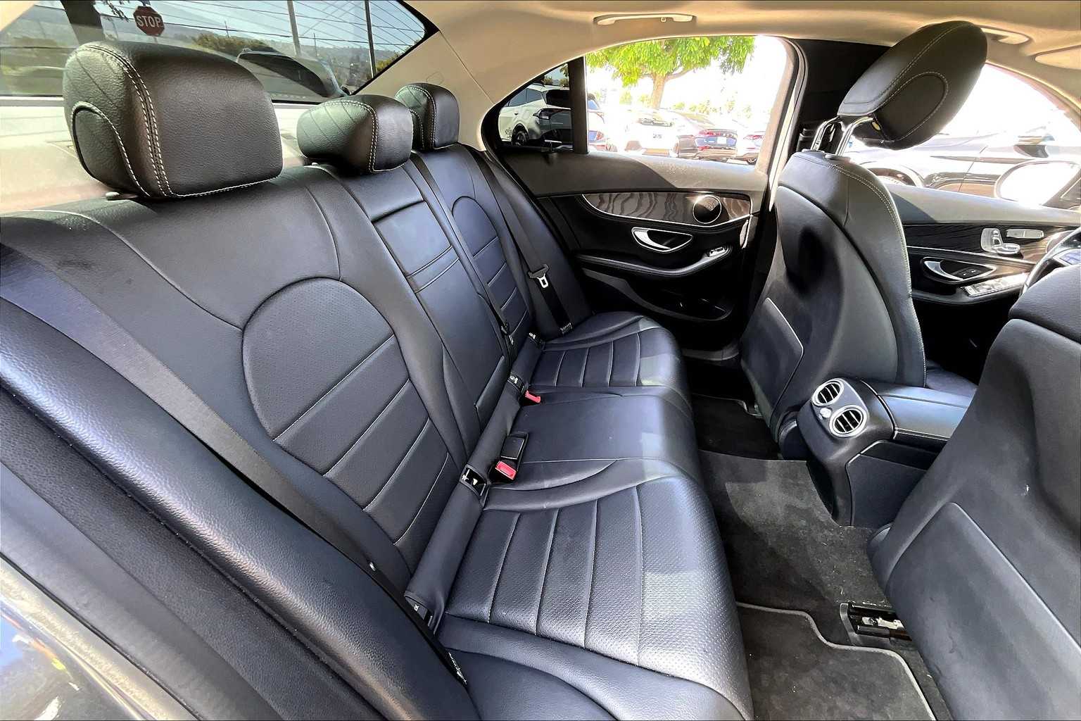 2015 Mercedes Benz C 300 photo 18