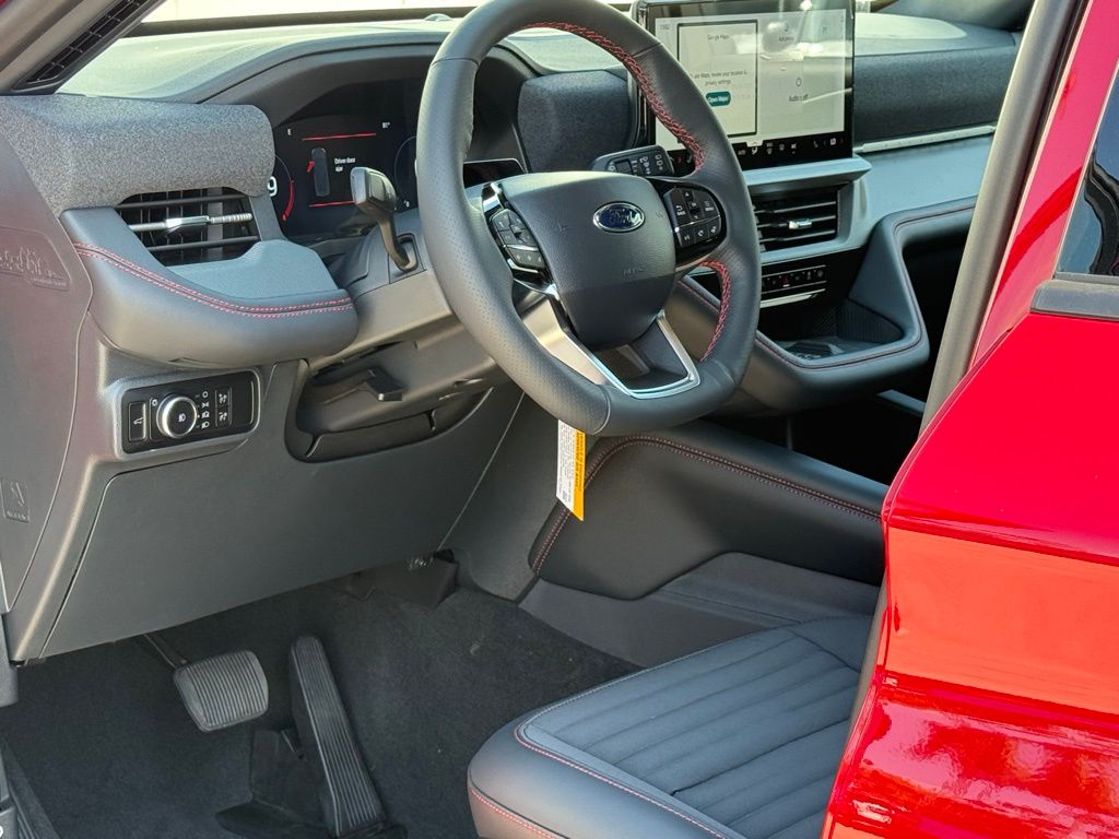 2025 Ford Explorer ST-Line photo 6